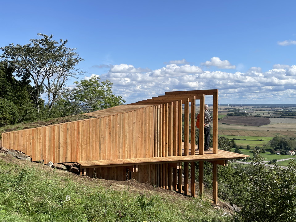 Vindskydd med utsikt över slätten