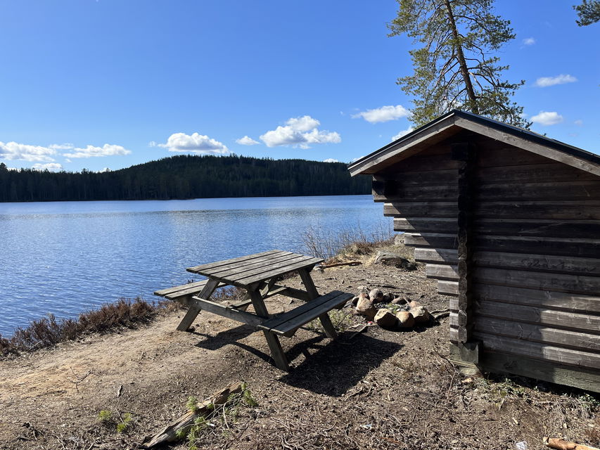 Vy över vindskydd Lilla Djurlången