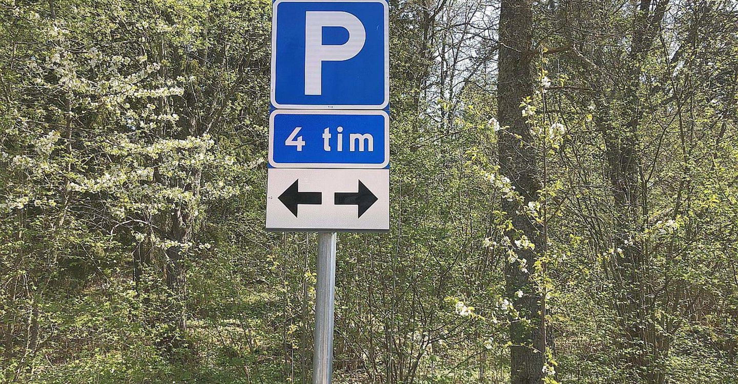 P-skylt vid arkeringsplatsen vid Humpen. 
Etapp: Djurgården-Vidingsjö. 
Linköping. 