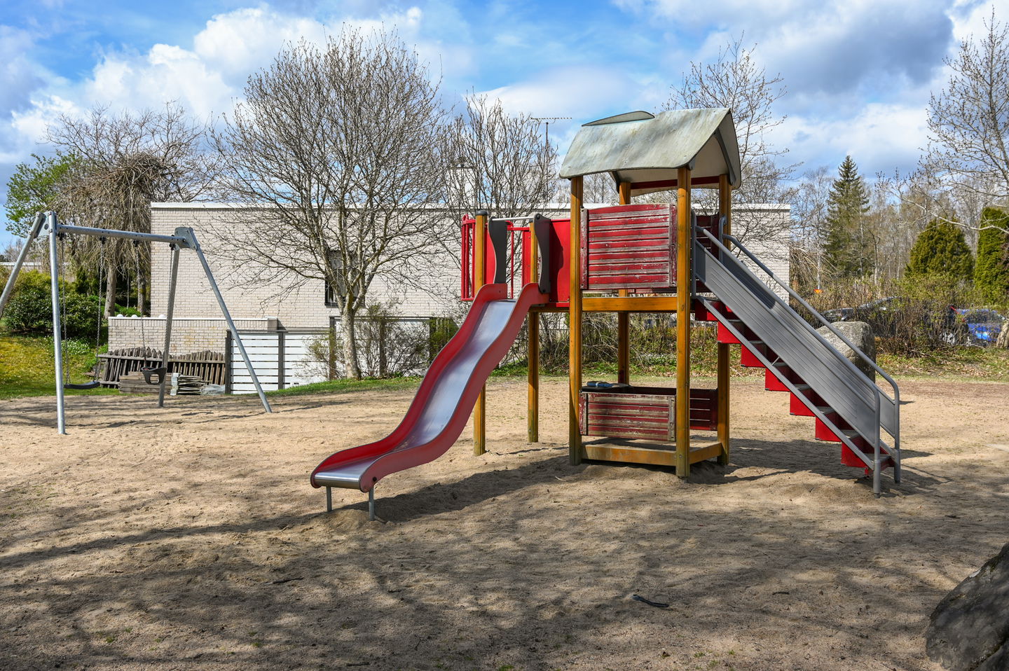 Klätterställning med rutschkana
