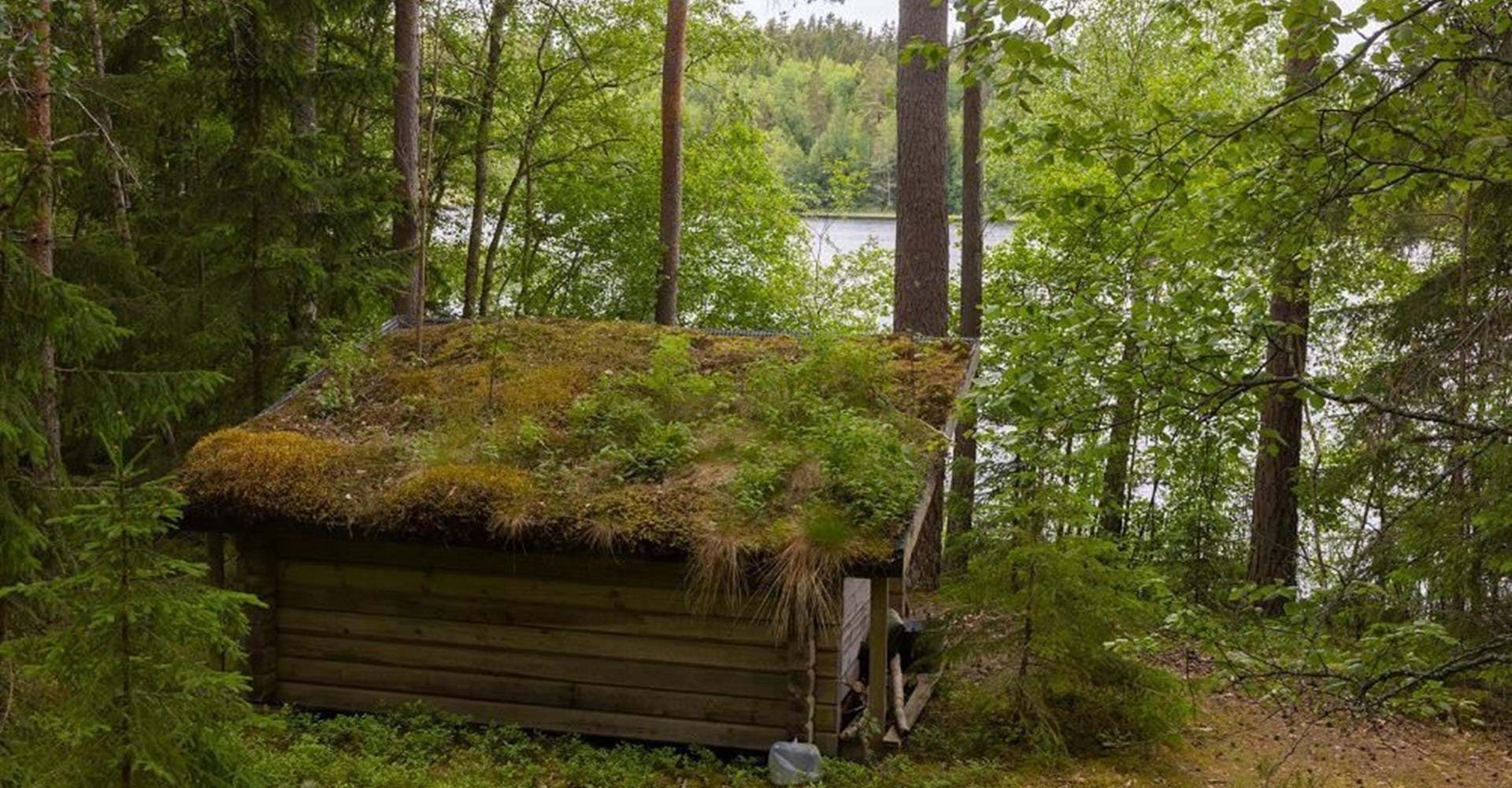 Vindskydd vid sjön Driens strand. 
Sträcka: Smedstorp-Pinnarp. 
Kinda. 