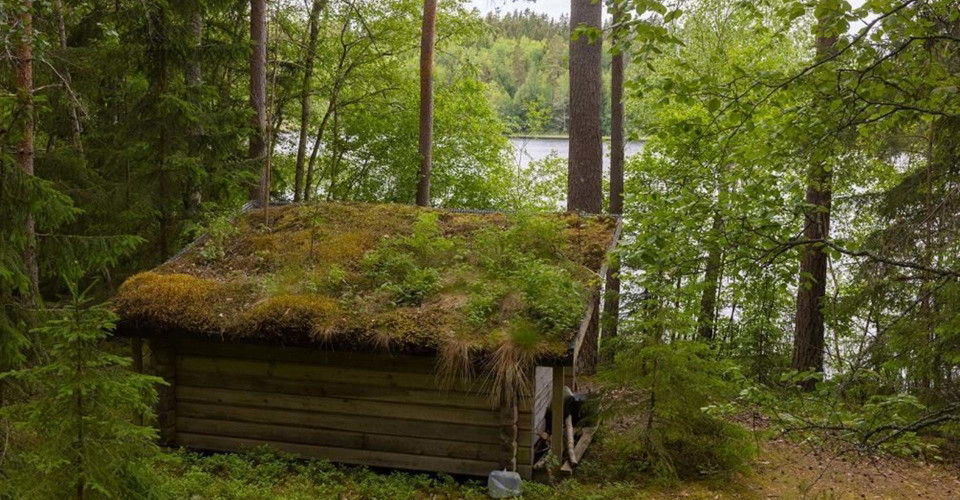 Vindskydd vid sjön Driens strand. 
Sträcka: Smedstorp-Pinnarp. 
Kinda. 