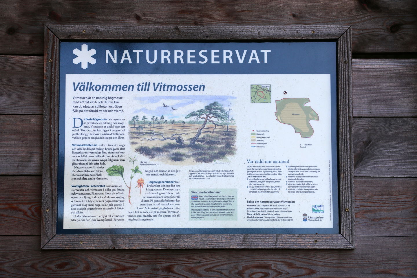 Informationstavla över naturreservatet.