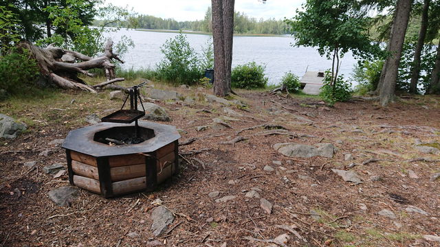 Rastplats, Harvikadammen runt