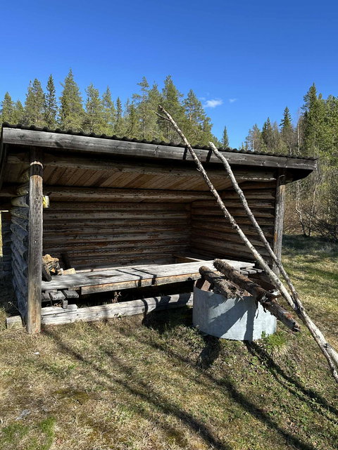 Vindskydd med eldstad vid Stor-Gillersåsen