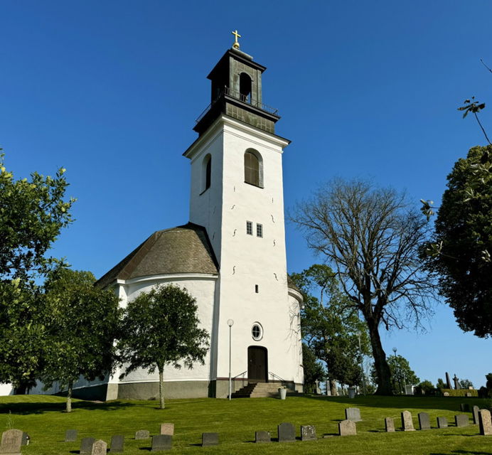 Exteriör på Ölme Kyrka i Kristinehamns kommun