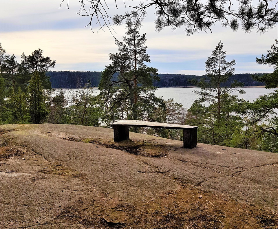 Utmed Upplandsleden finns flera platser med vacker utsikt över Mälaren.