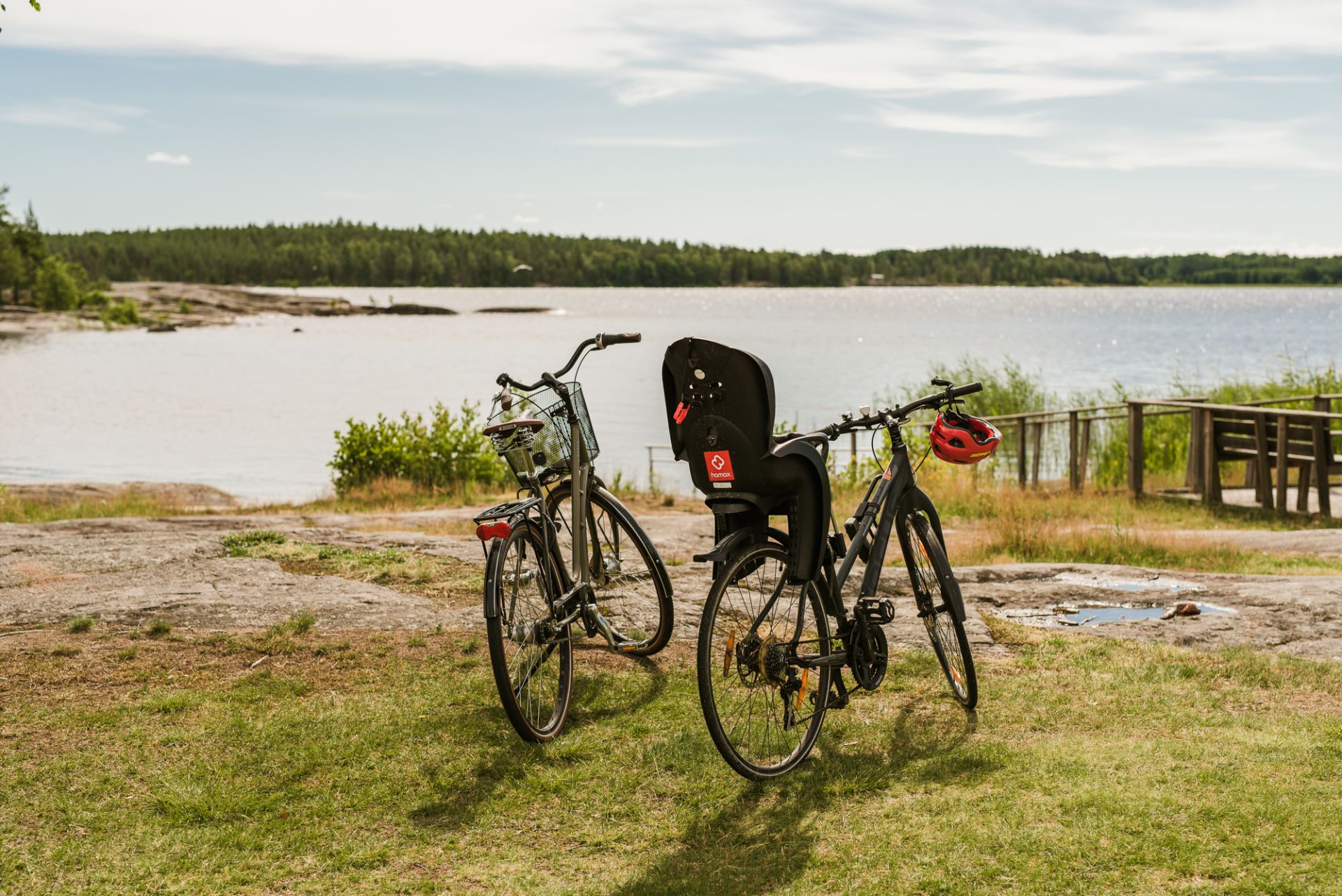 Upptäck Duse Udde vid Vänerns strand med roliga  aktiviteter för både stora och små. Ta med picknickkorgen!