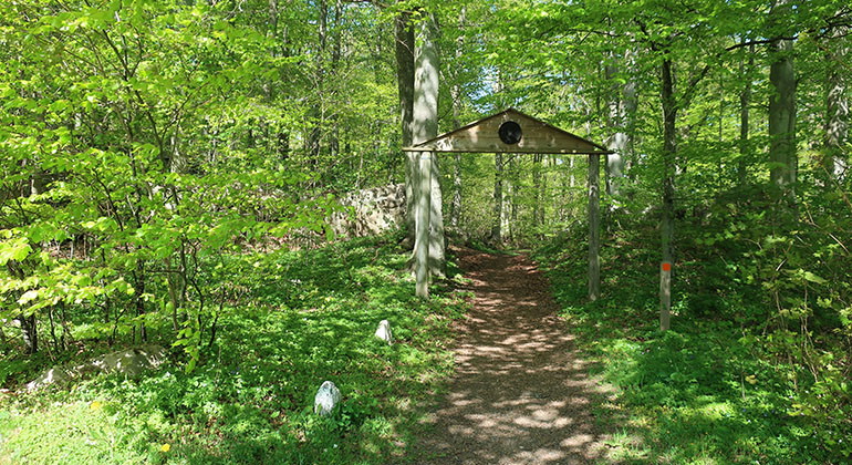 Reservatsingång.