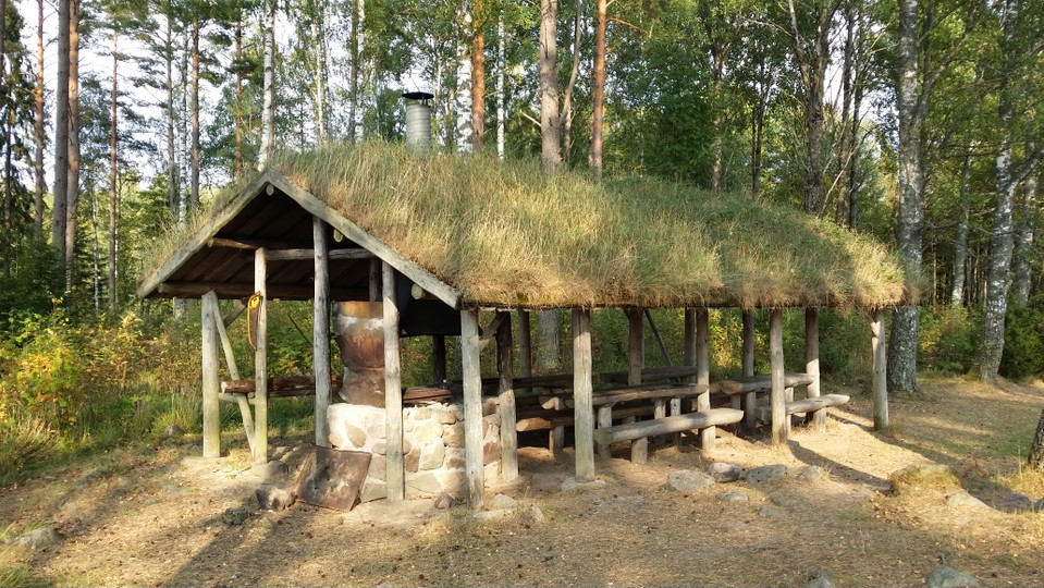 Grillhus med långbord