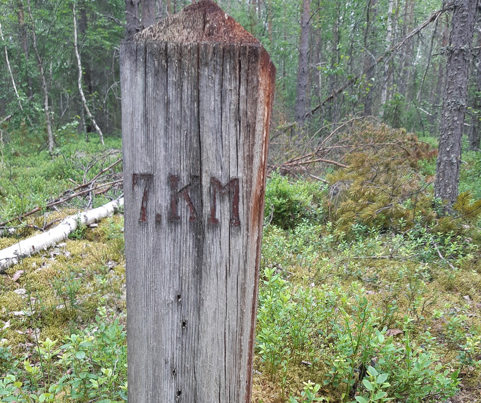 Kilometerstolpe vid 7 km