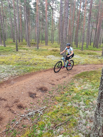 Cykla i varierad terräng i Karlstads skogar