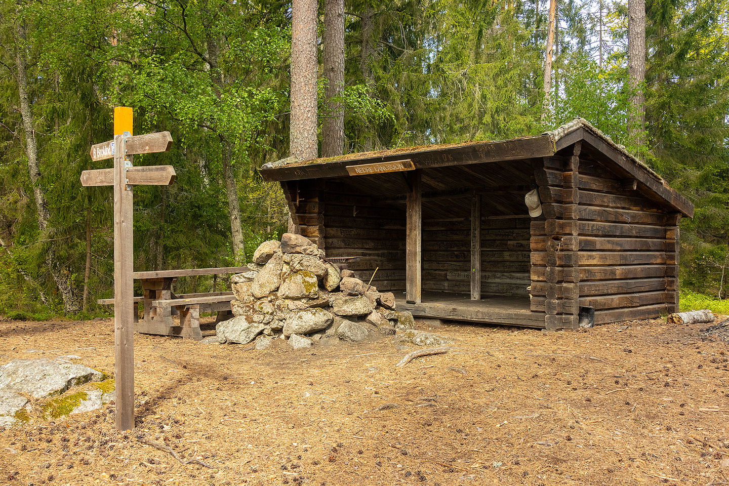 Vindskydd vid Nedre Långsjön.