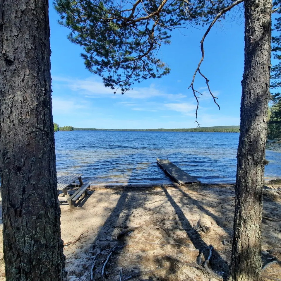 Vacker badplats längs vägen