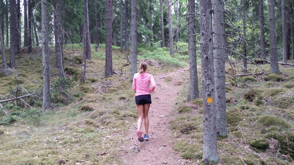 Gulmarkerad terränglöpning