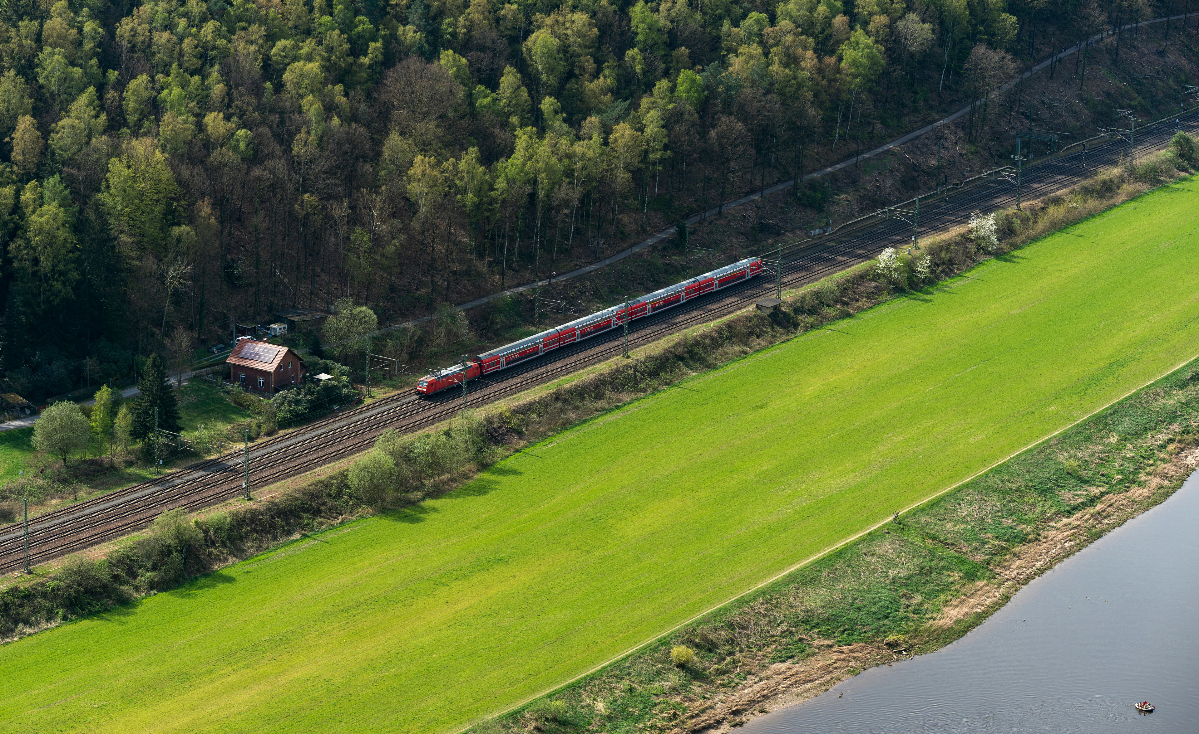 Varje vecka rör sig miljontals människor runt om i Sverige med ett gemensamt mål: att ta sig ut i na…