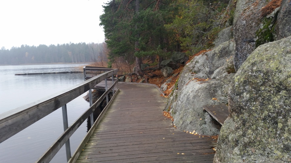 Runt sjön Nedre Rudan finns en promenadslinga.