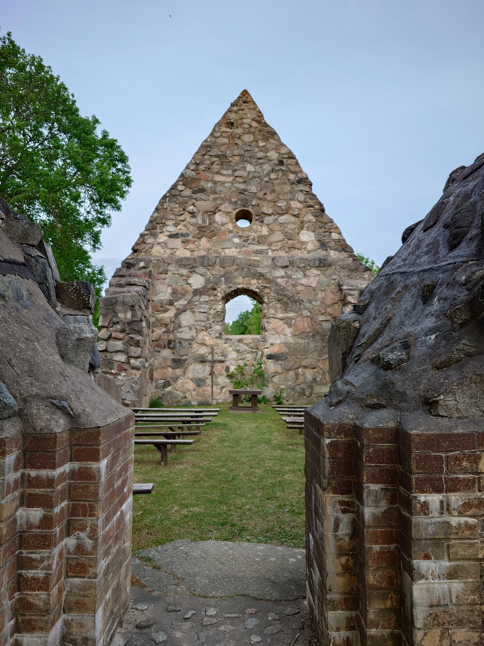 Össby kyrkoruin i Vallentuna