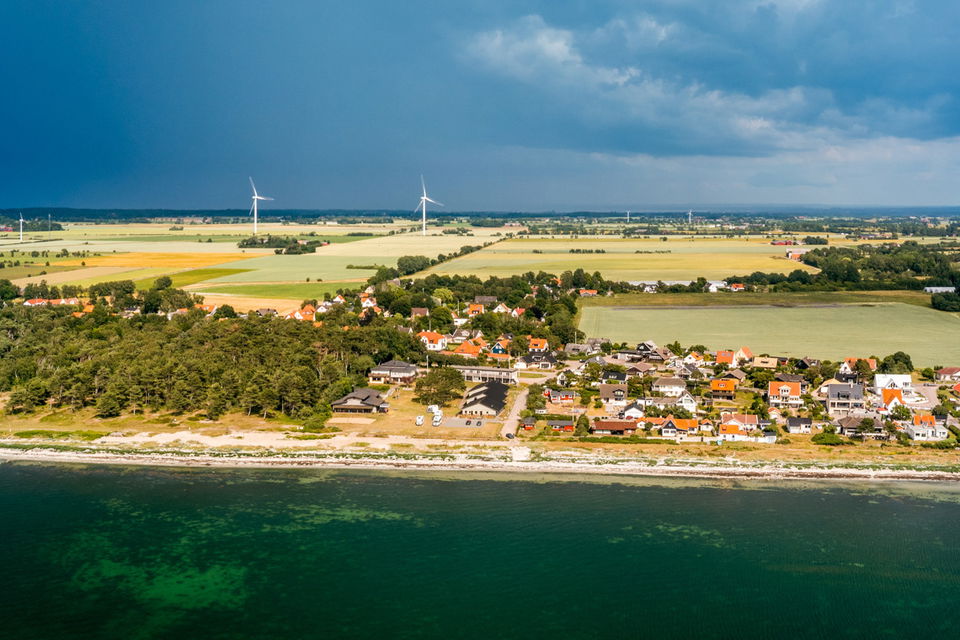 Strandbadens kustlinje.