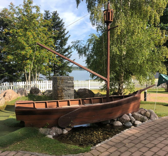 Äventyrsgolf på Herrgårdscampingen i Kristinehamn.