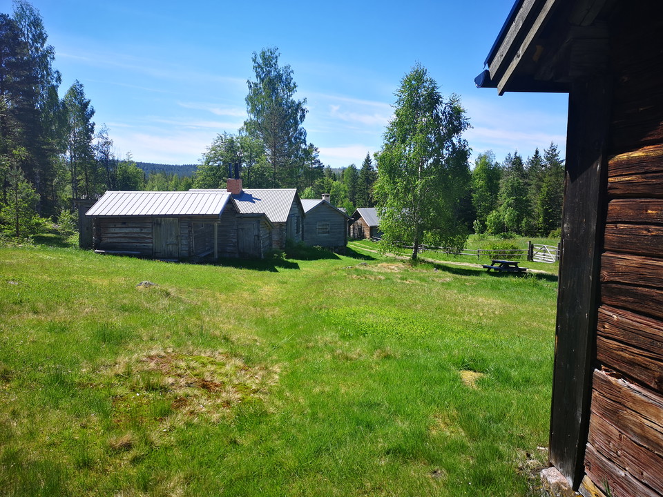 Råbergsvallen, det finns rastplats och utedass