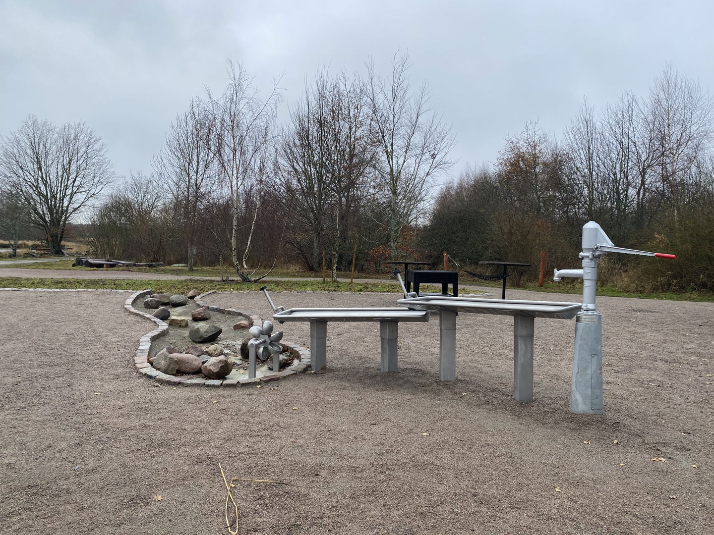 Vattenlek, bakgården Naturens hus