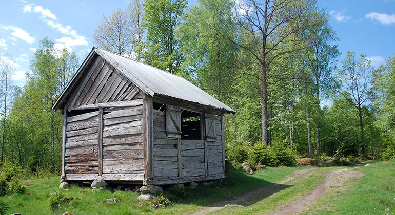 Restaurerad gammal ängslada.