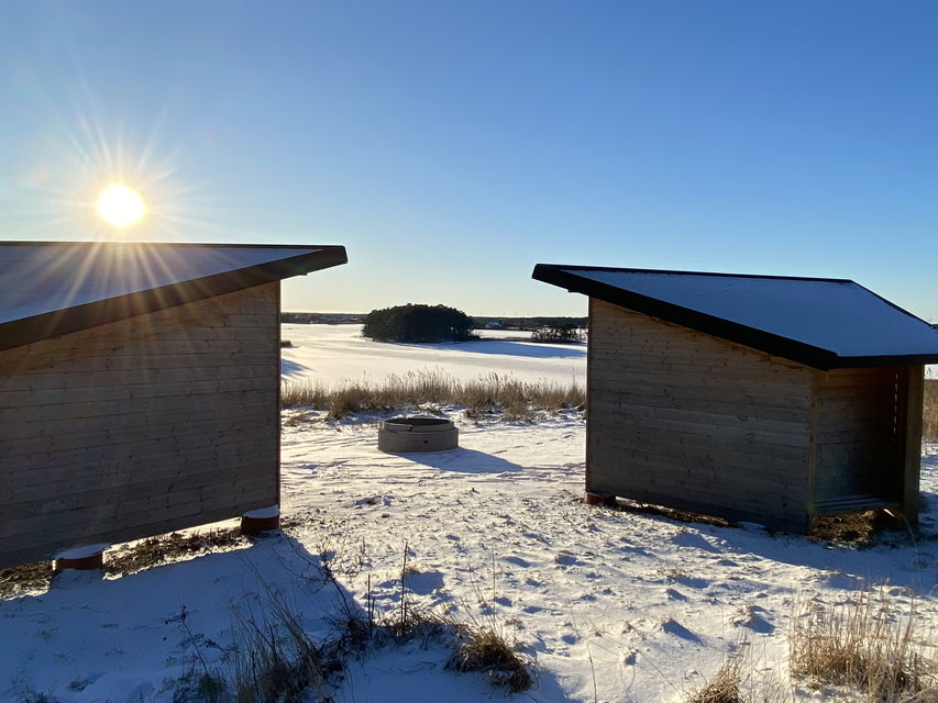 Vindskydd och grillplats Södra utmarken med utblick över Västra sjön.