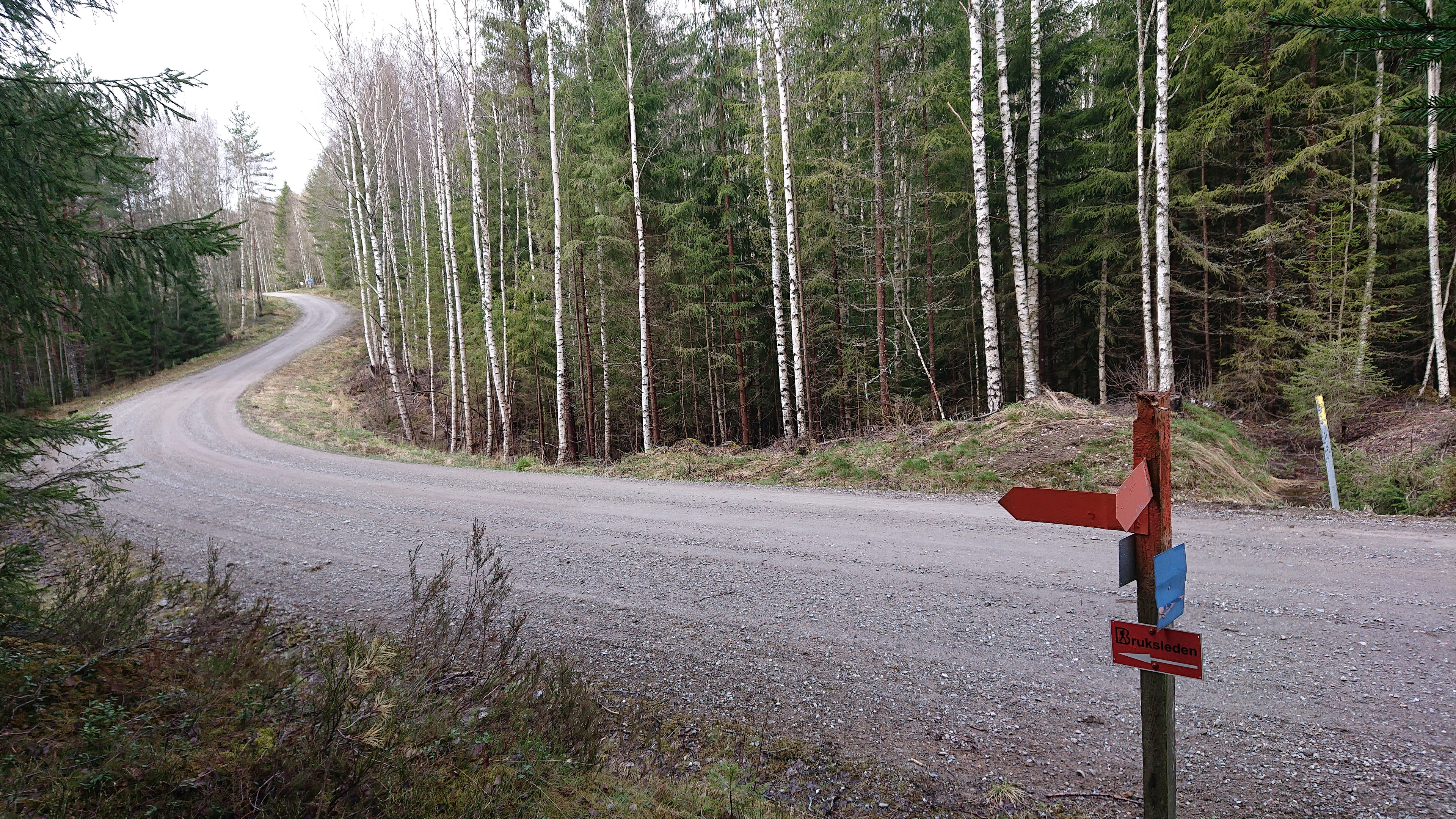 Grusväg innan samhället Godkärra