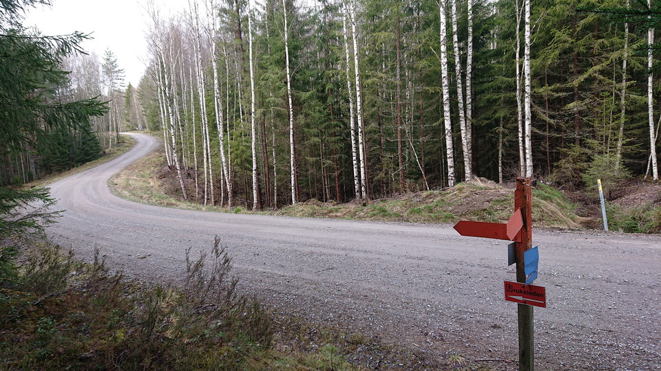 Grusväg innan samhället Godkärra