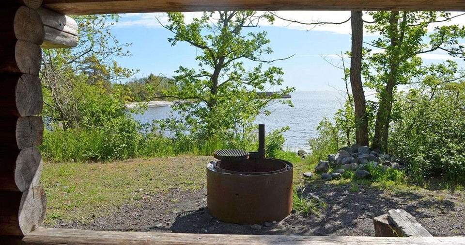 Grillplats framför havet