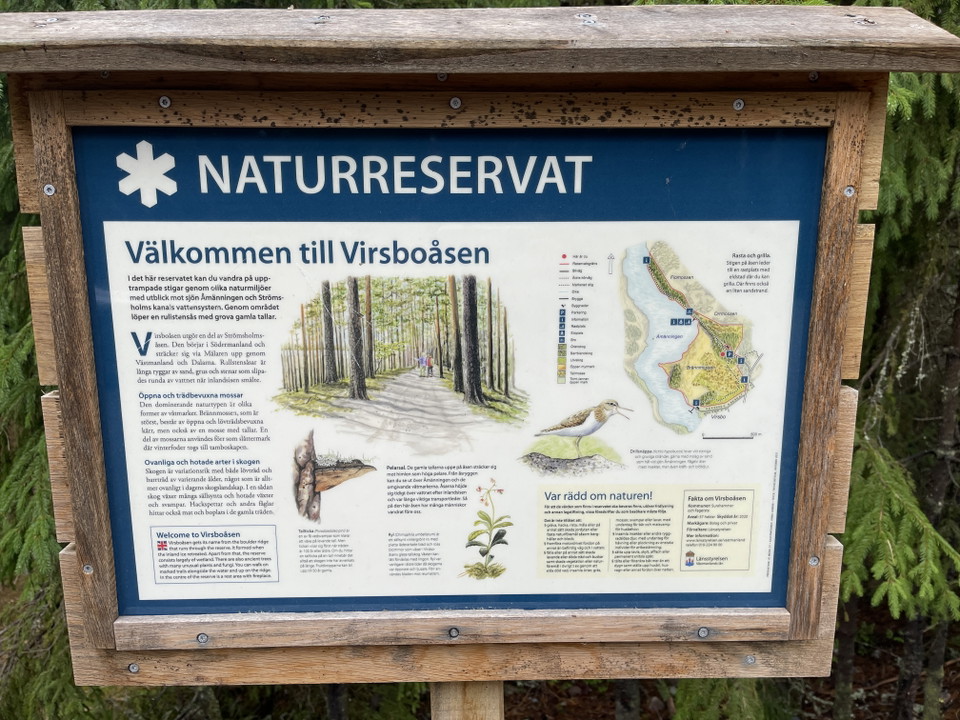 Informationstavla med text och illustrationer.