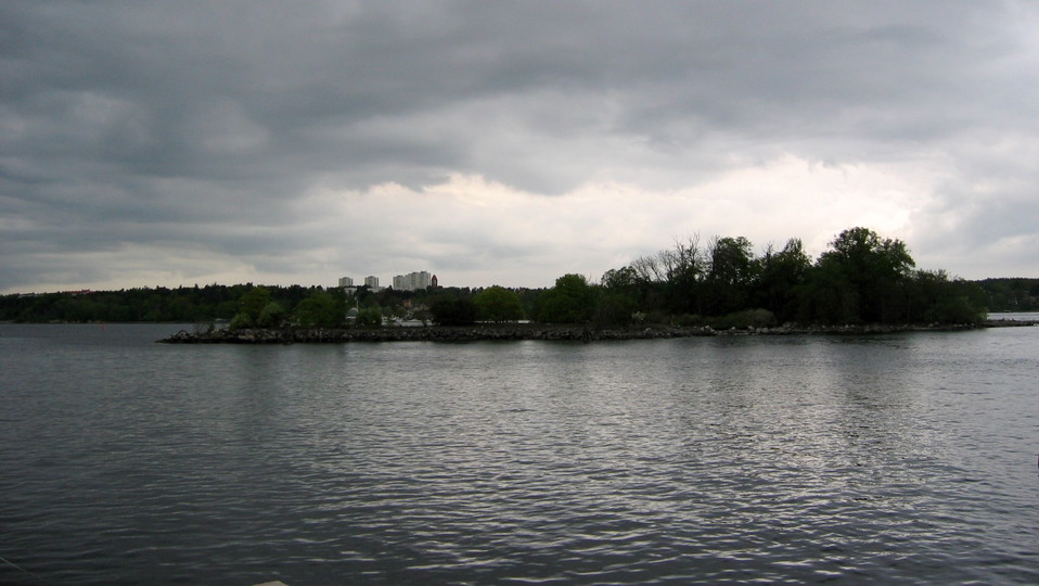 Rövarns holme och Libertas sedda från Stora Fjäderholmen. Foto Lidingö stad