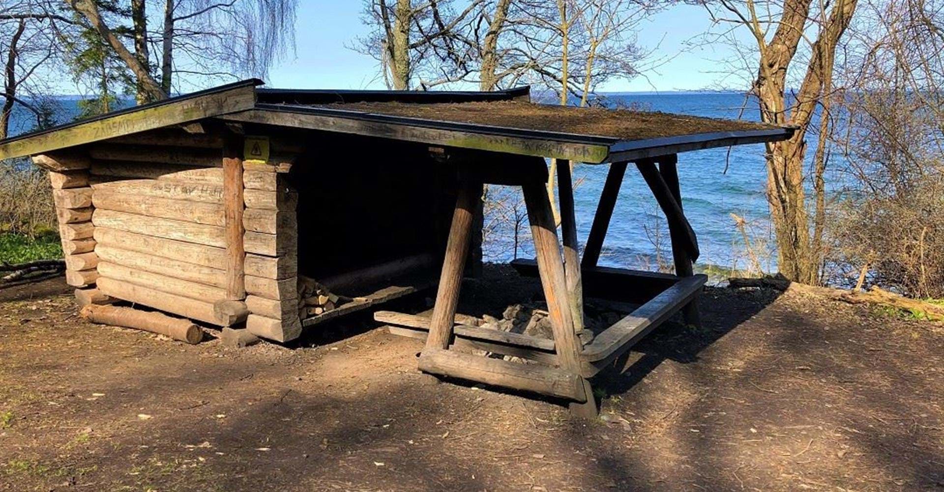 Älvarums udde,  vindskydd
Etapp: Omberg runt, Signaturleden
Ödeshög