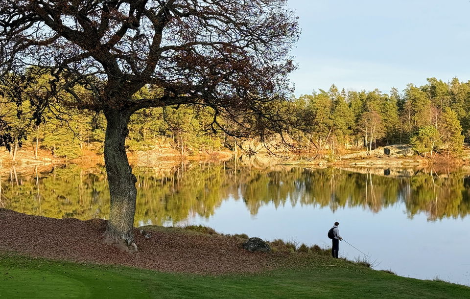 Att fiska nere vid sjön, är mycket större än att bara fiska nere vid sjön, eller?…