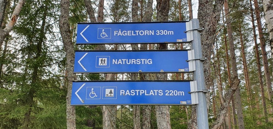 Vägvisning från parkeringen vid Skutans gård.
