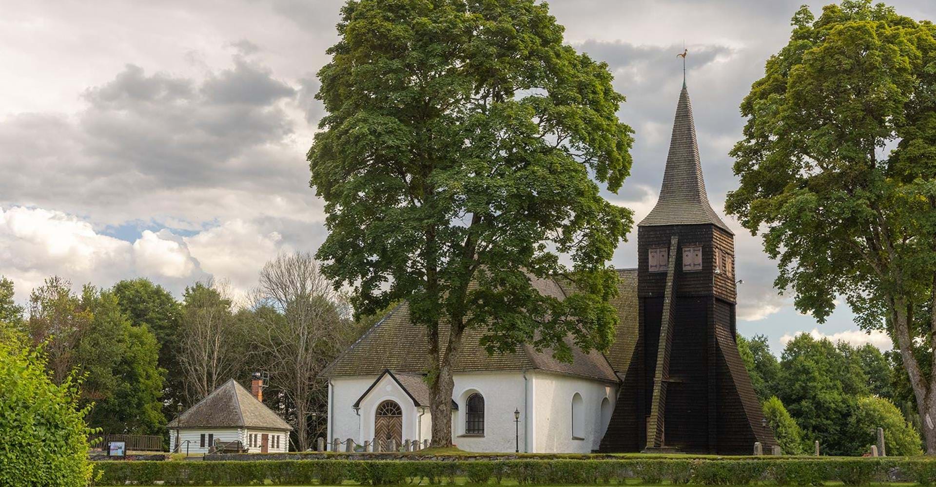 Leden passerar Godegårds kyrka.
Rundslinga: Godegård runt.
Motala.