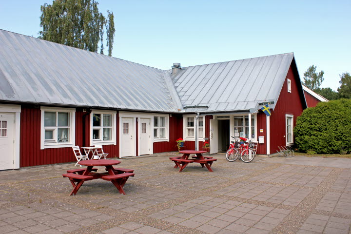 Perssons i Backens Pensionat - Sjötorps Vandrarhem & Rum