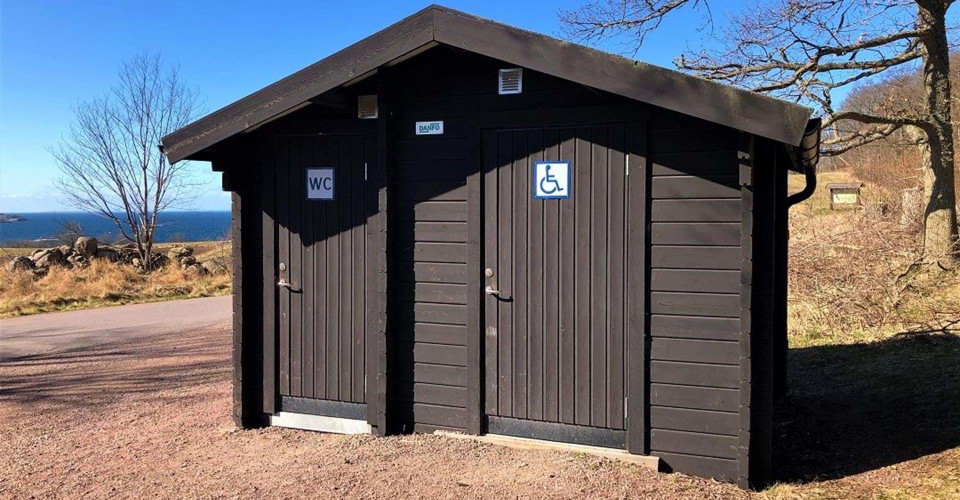 Tillgänglighetsanpassat torrdass Almalyckan. 
Etapp: Omberg runt, Signaturleden. 
Ödeshög