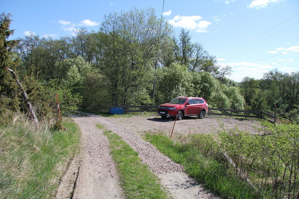 Bil parkerad på anvisad plats.