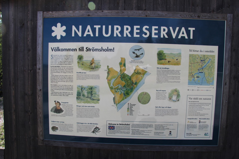 Informationstavla över naturreservatet.