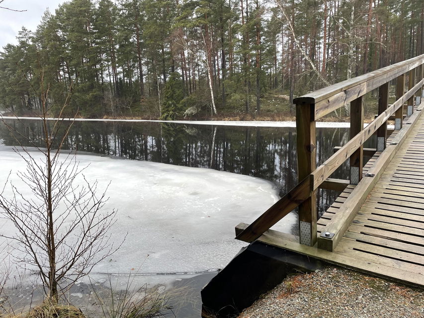 Landfiske, Hjälten vid bro.