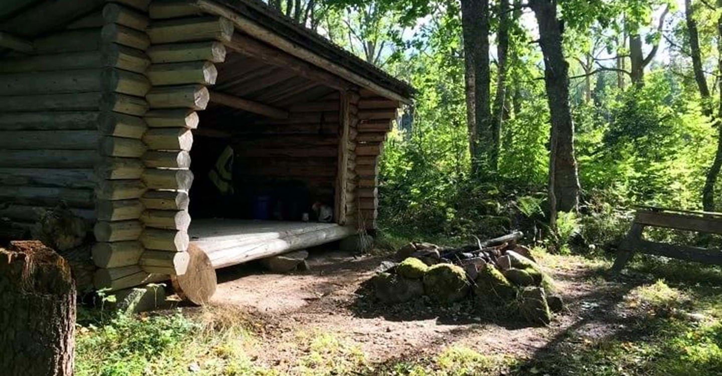 Vindskydd vid sjön Täftern
Kinda
Sträcka: Kisa-Horn