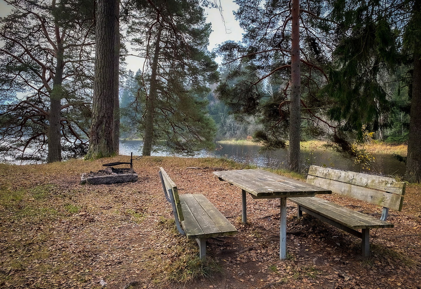 Rastplats intill Dalälven.