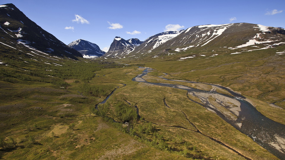Láddjuvággi med utsikt västerut mot Kebnekaise och Duolbagorni.