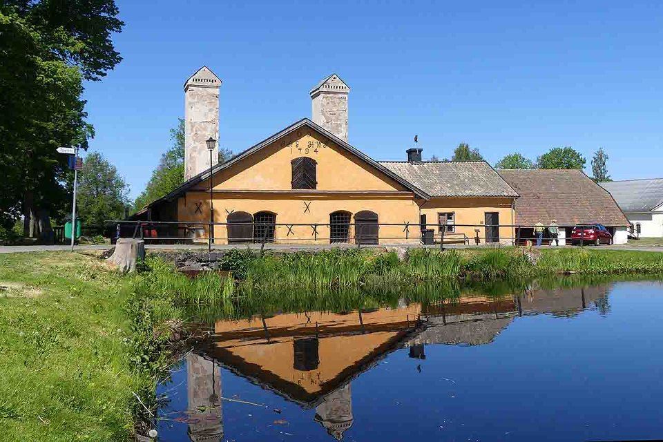 Vallonsmedjan Österbybruks herrgård