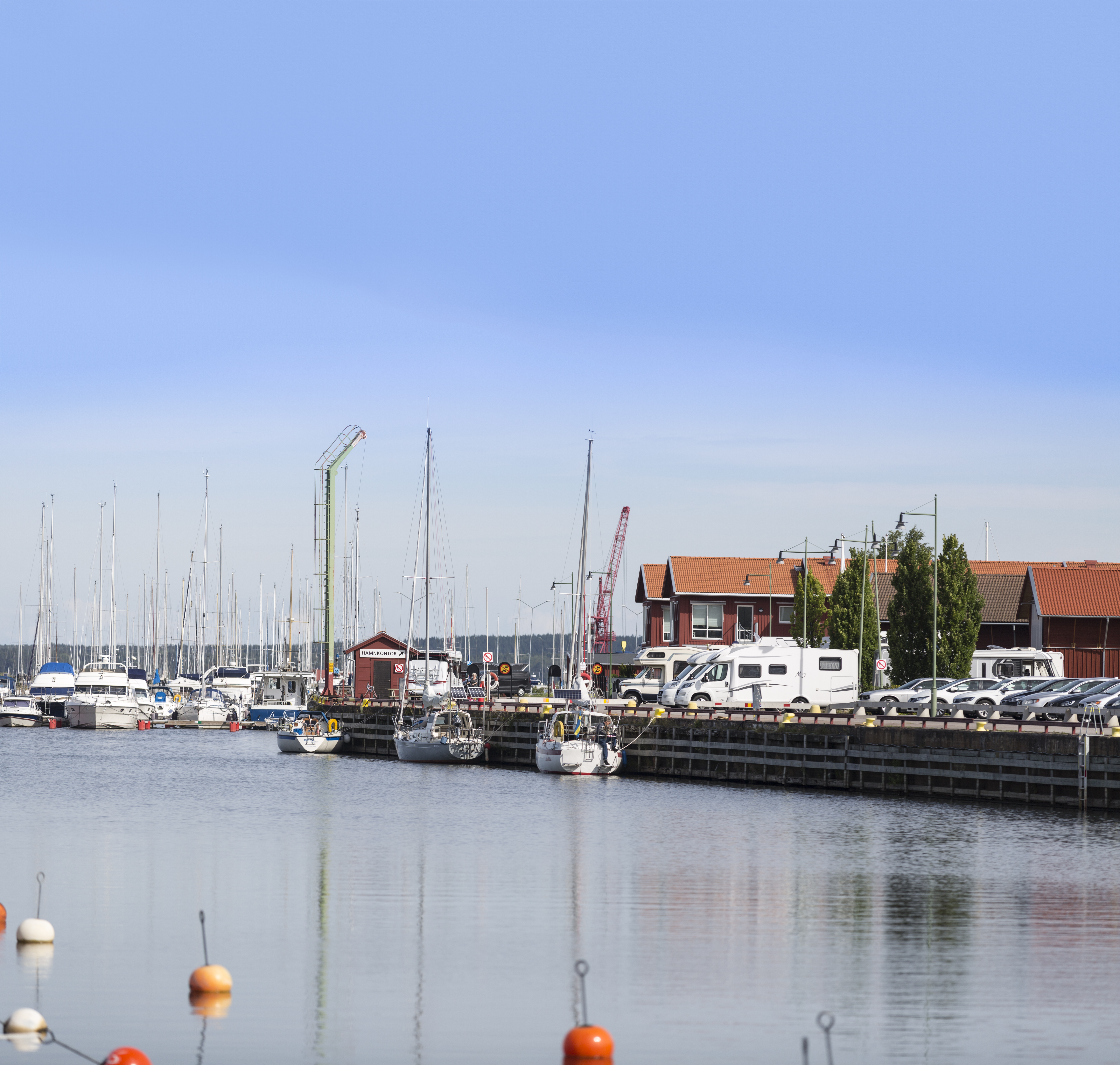 Camper pitches in Mariestad guest harbor