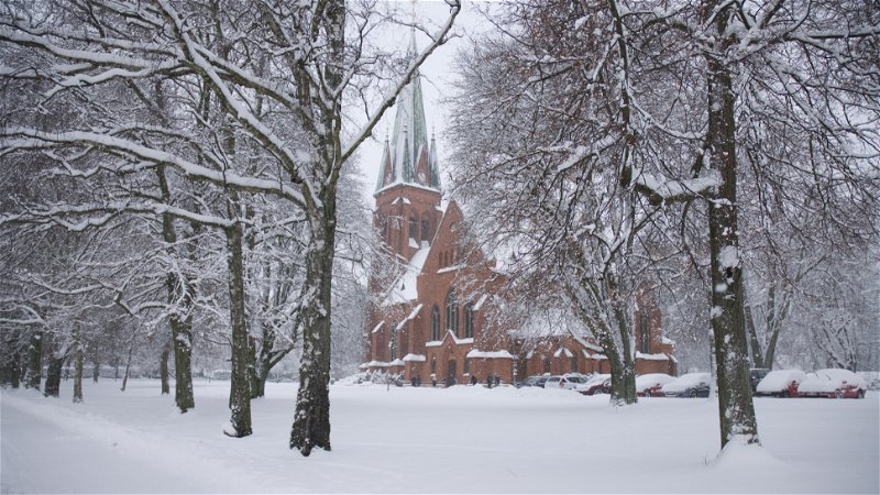 Eslövs kyrka i vinterskrud