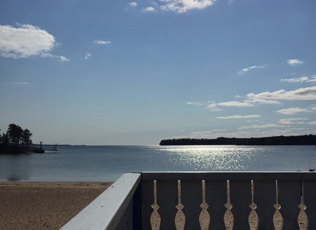 Utsikt från uteterrassen vid Hargebadens restaurang