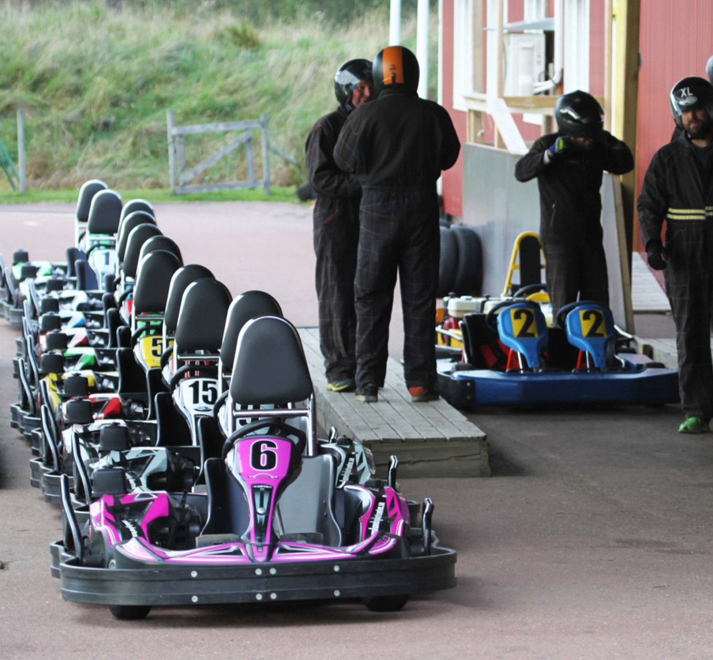 Gokarts redo att åka på Gokart i Kristinehamn